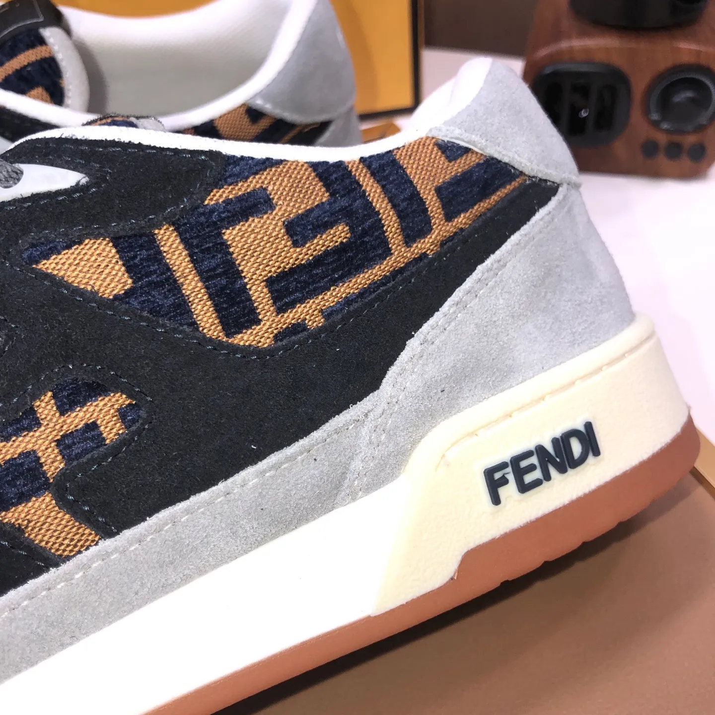 Men's men's shoes 💰600💰 Fendi 2023 latest couple model 🔥 Many 💑 stars have the same style FD match Original one-to-one replica Designer Kim Jones's first sneaker fendi match and Donkey brand Trainer basketball sneakers Material: Original silk leather Lining: Breathable mesh Packaging: Original 1:1 matching high-end packaging Size: Female 35-40 Male 38-44 (45 46. Custom-made (no return or exchange)